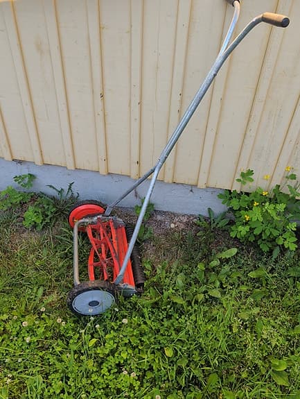 Handjagare gräsklippare röd