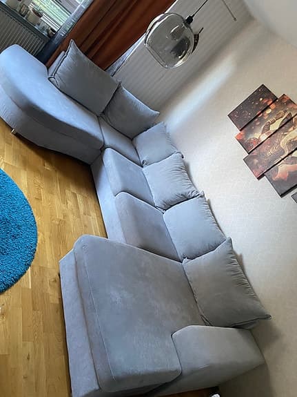 Modern stor grå soffa