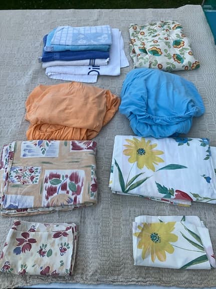 Blommiga sängkläder 2 uppsättningar (90”200) + handdukar vintage