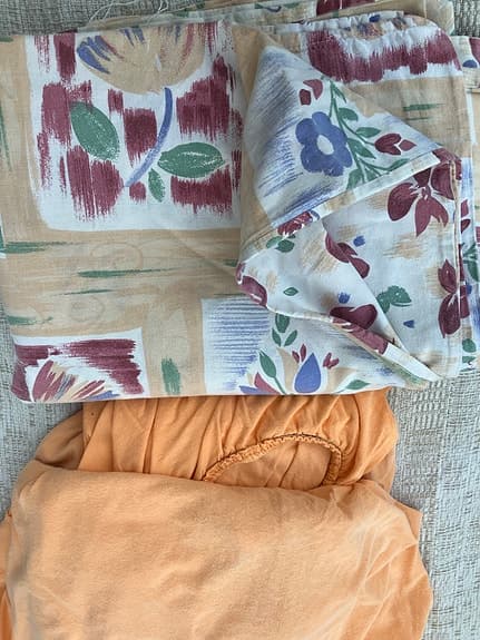 Blommiga sängkläder 2 uppsättningar (90”200) + handdukar vintage