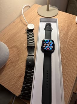 Apple Watch S11 GPS 46 mm aluminium svart sportband