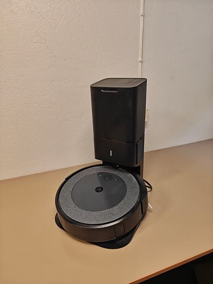 iRobot robotdammsugare med självtömmande laddstation