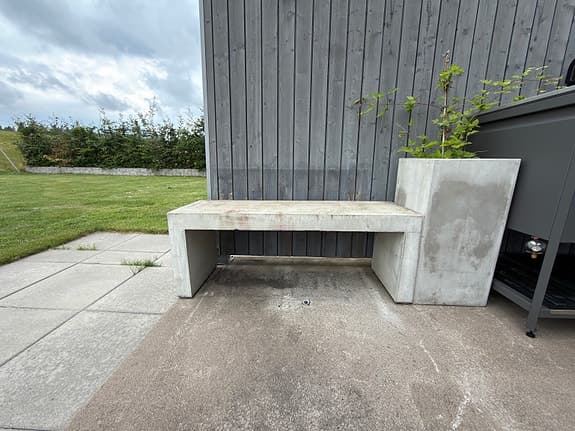 Betongbänk utomhus 118cm