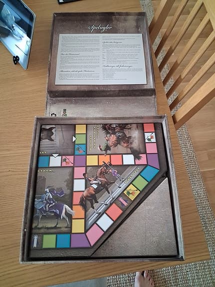 Hästminne sällskapsspel med spelplan