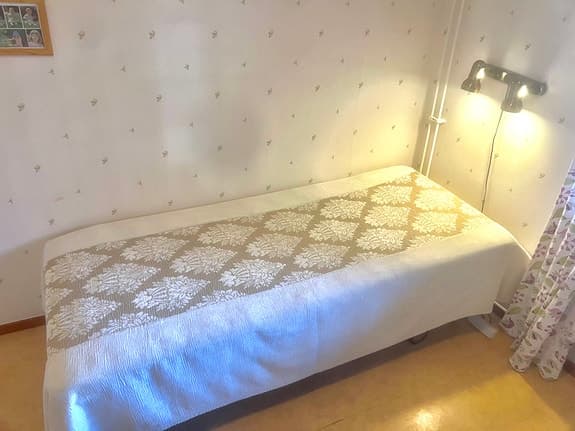 Justerbar säng med fin madrass