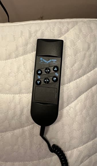 Justerbar säng med fin madrass
