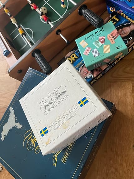 Sällskapsspel, pussel och bordsfotboll – blandat spelpaket