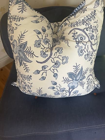 John Robshaw kuddfodral 65x65 cm vit med blått blommönster