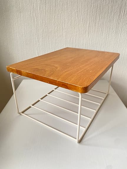 Vintage string-hylla i ljus teak