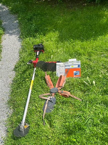 Jonsered RS45 röjsåg med sele och klingor