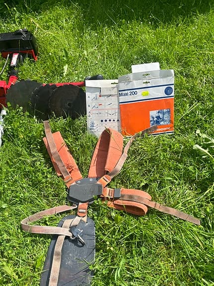 Jonsered RS45 röjsåg med sele och klingor