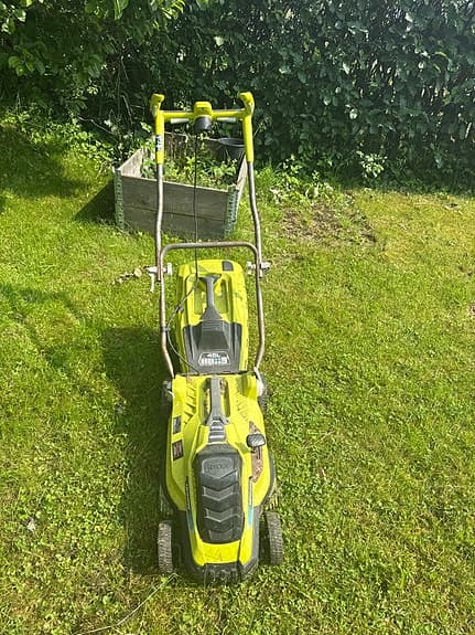 Ryobi 1500W gräsklippare med uppsamlare