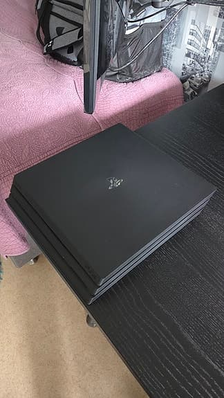 Playstation 4 Pro (1TB)