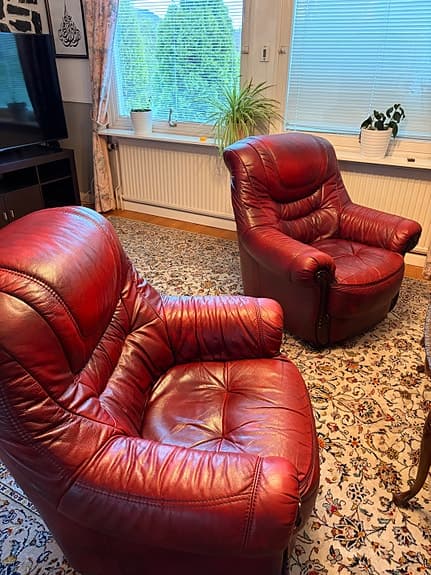 Elegant soffgrupp i äkta vinrött läder
