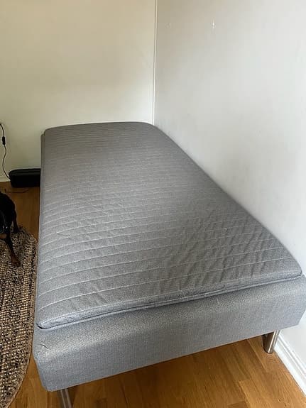 IKEA säng med bäddmadrass grå
