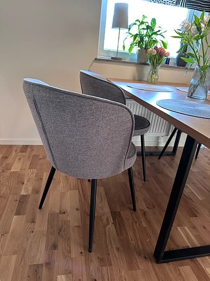 4 STYCKEN - Matstol RISSKOV ljusgrått tyg/svart