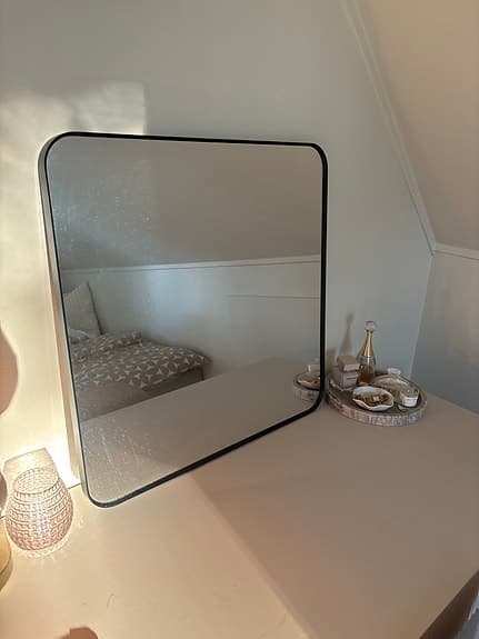 IKEA spegel med svart ram