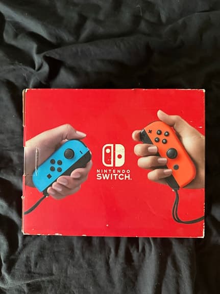 Nintendo Switch konsol med Joy-Con blå/röd