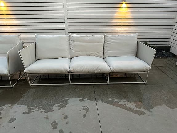 Vit utesoffa med fåtöljer loungeset HAVSTEN