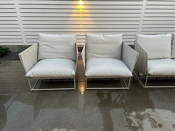 Vit utesoffa med fåtöljer loungeset HAVSTEN
