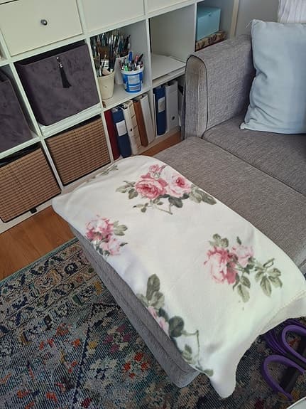 Blommig pläd filt vit med rosor