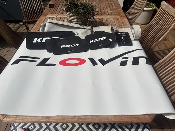 Flowin träningsmatta med hand-, fot- och knedynor
