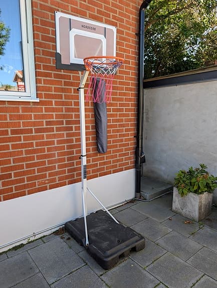 Nästan ny basketkorg