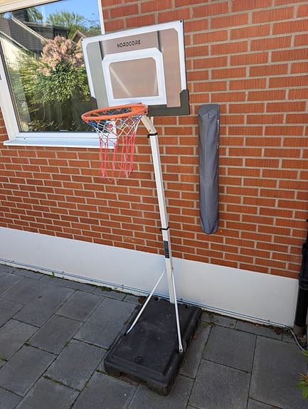 Nästan ny basketkorg