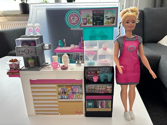 Barbie cafélekset med docka och kaffebar