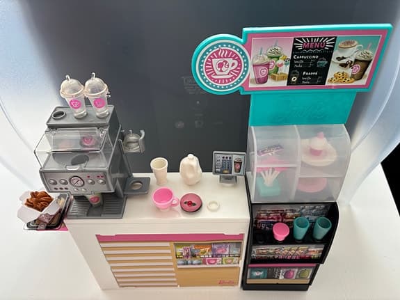 Barbie cafélekset med docka och kaffebar