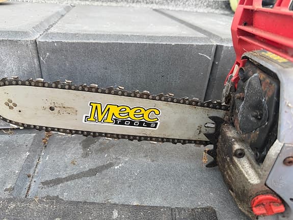 Meec Tools motorsåg bensin? Säljer som  defekt den startar och stabst bra kädja