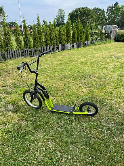 Sparkcykel med stora hjul grön/svart