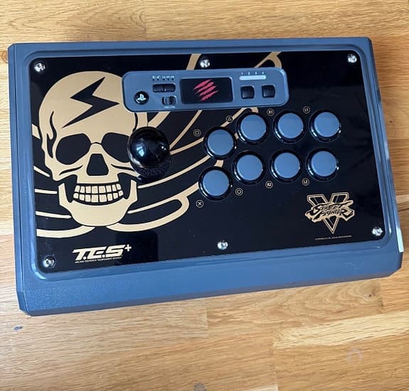 Mad Catz Street Fighter V Arcade FightStick TES+ för PS5/PS4/PS3