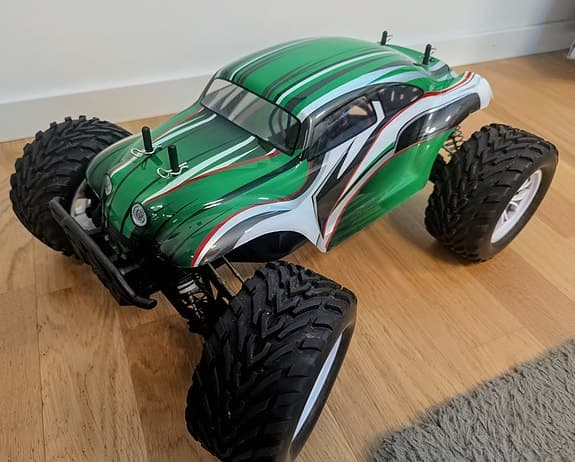 Grön radiostyrd bil monstertruck