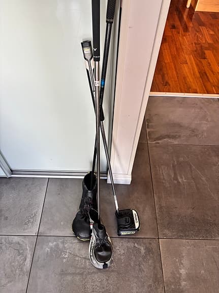 Vänster  klubbor FW3 big Bertha, driver och putter Cobra