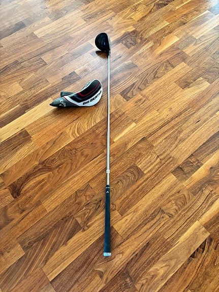 Vänster  klubbor FW3 big Bertha, driver och putter Cobra
