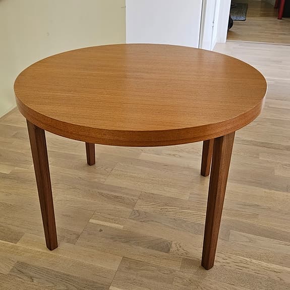 Runt soffbord i teak retro
