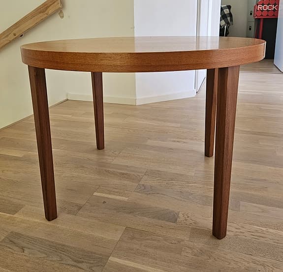 Runt soffbord i teak retro