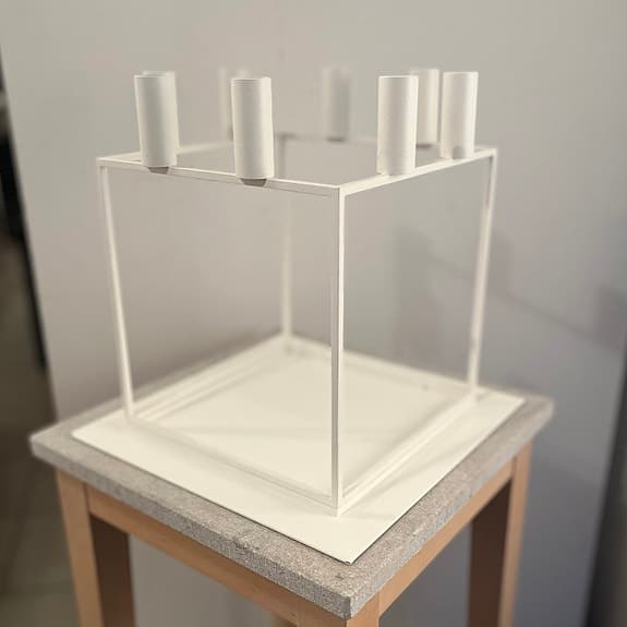 Kubus 8 vit ljusstake, för 8 ljus, med basplatta