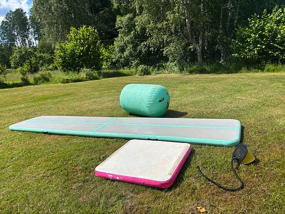 Airtrack gymnastikmatta med rulle och mindre matta grön/rosa