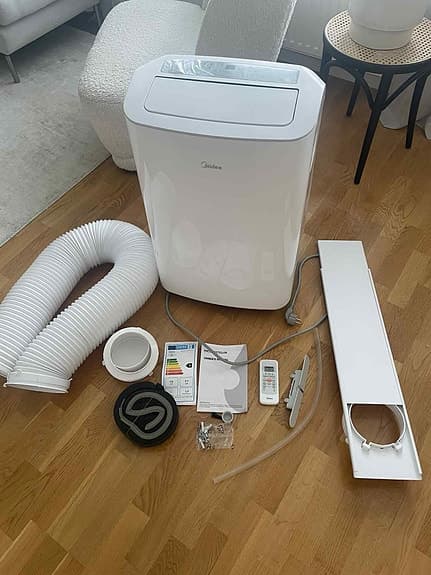 Midea Portabel AC 9000 BTU – Komplett med tillbehör och fjärrkontroll