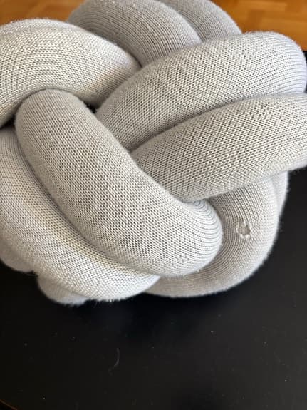 Design House Stockholm Knot kudde 30 cm grå