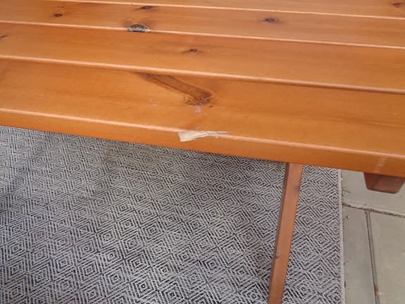 Trädgårdsgrupp i trä med bord, soffa och två stolar Hillerstorp