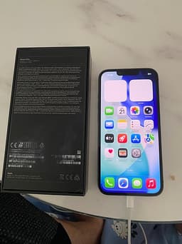iPhone 13 Pro 256 GB med ny skräm och ny batteri allt fungerar