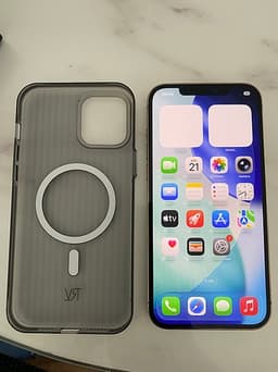 iPhone 12 Pro Max 128 GB med ny skärm och spricka baksida med skal fungerar allt