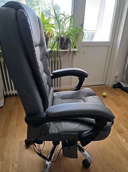 kontorsstol/gameing stol  med massage -helt nytt