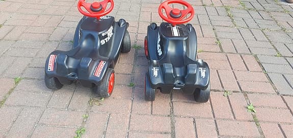 2 stycken Bobby Cars svarta