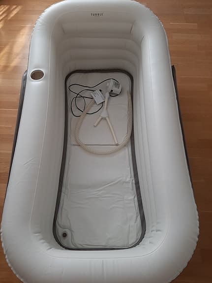 Tubble uppblåsbart badkar med pump