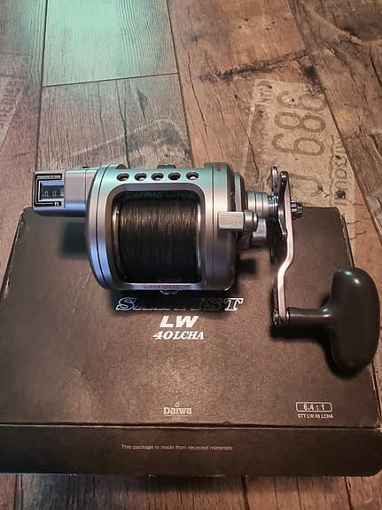Daiwa Saltist 40LCHA multirulle med linräknare