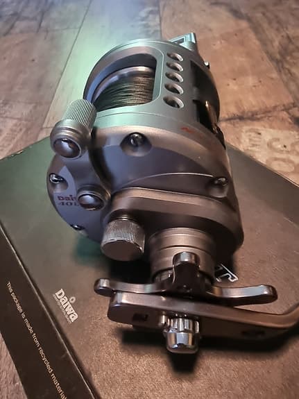Daiwa Saltist 40LCHA multirulle med linräknare
